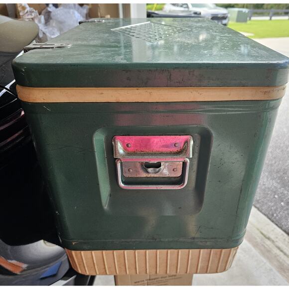 Vintage Coleman Green Cooler  -  Diamond Series - Picture 5 of 6